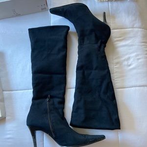 Baker’s black boots